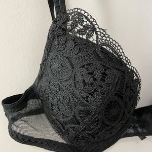 LA PERLA BLACK 32B | Exquisite Lacey Elegance